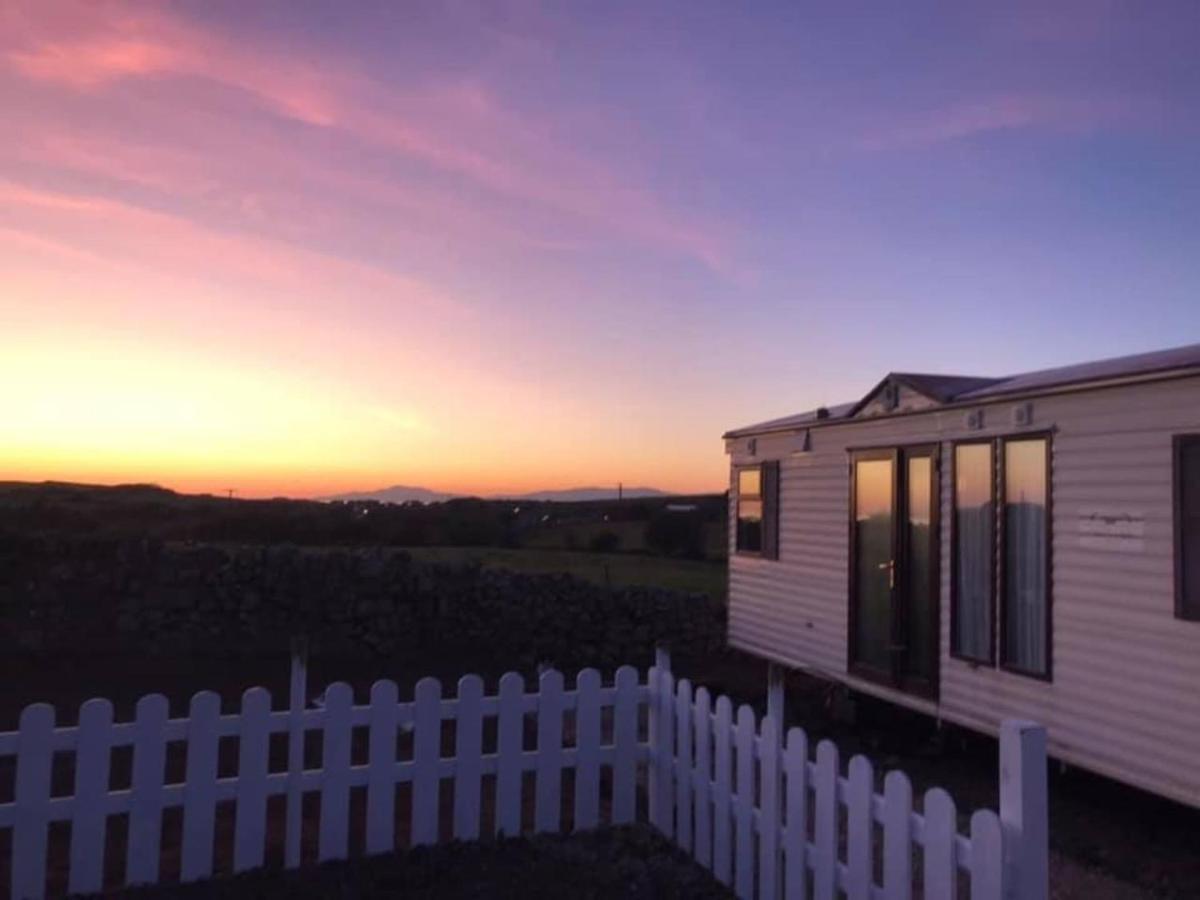 Farm Stay Property Pets And Families Welcome 로스노우라그 외부 사진