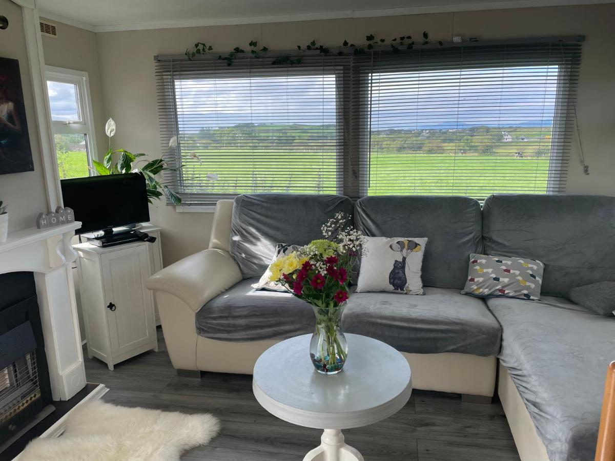 Farm Stay Property Pets And Families Welcome 로스노우라그 외부 사진